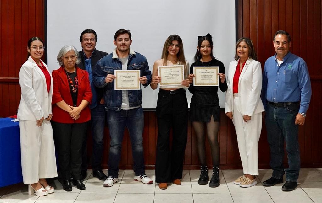 Se realizó la entrega de tres nuevas becas a estudiantes del Centro Universitario de Ciencias Biológicas y Agropecuarias de la Universidad de Guadalajara
